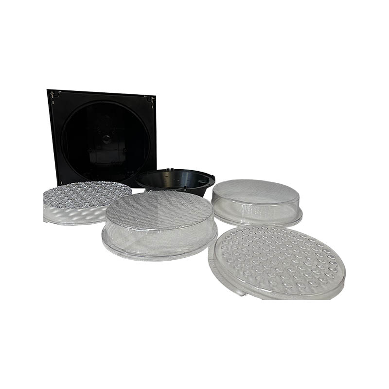 How does injection molding ensure that traffic light shells resist fading and cracking during long-term outdoor use?